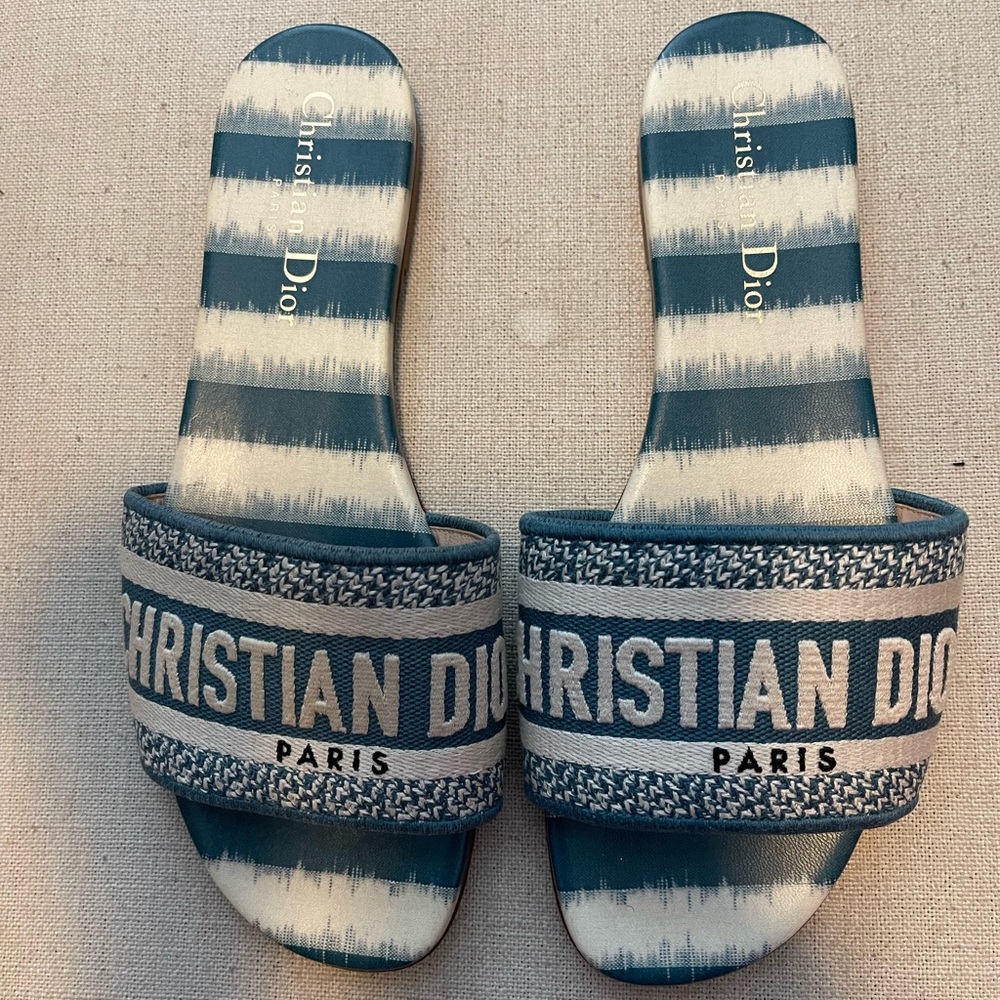 Dior
Cloth mules